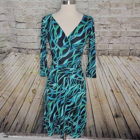 BCBGMaxAzria Dresses & Skirts - BCBGMaxAzria V Neck Dress Size XS Multicolor